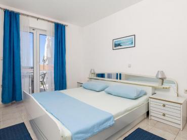 Kuća u zelenoj oazi mira s pogledom na more Barbat