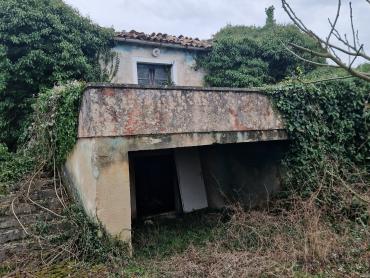 PIĆAN, okolica, dvije kamene kuće