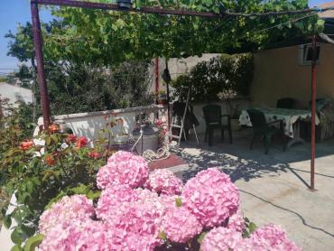 Prodaje se kuća, Ljubački stanovi