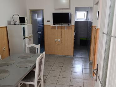DVOJNA KUĆA U VRSIMA SAMO 350 METARA OD MORA