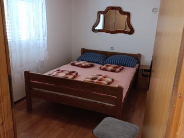 DVOJNA KUĆA U VRSIMA SAMO 350 METARA OD MORA