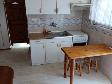 DVOJNA KUĆA U VRSIMA SAMO 350 METARA OD MORA