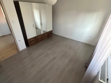 Dvije Prizemnice Borongaj prilika!