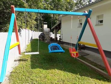 Dvije kuće sa bazenom na mirnoj lokaciji