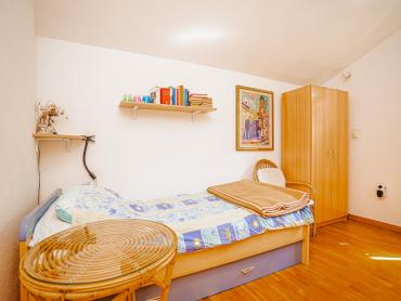 SAMOSTOJEĆA KUĆA U KOSTRENI