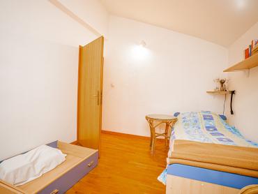 SAMOSTOJEĆA KUĆA U KOSTRENI