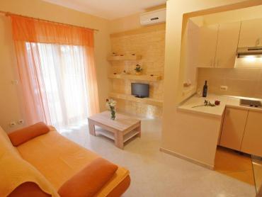 APARTMANSKA KUĆA U BLIZINI MORA I PLAŽE - SUKOŠAN