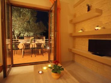 APARTMANSKA KUĆA U BLIZINI MORA I PLAŽE - SUKOŠAN