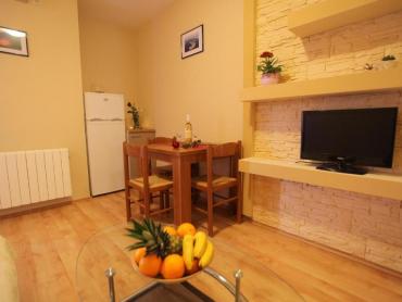 APARTMANSKA KUĆA U BLIZINI MORA I PLAŽE - SUKOŠAN