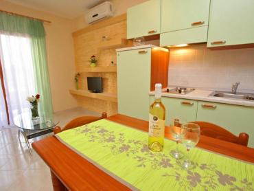 APARTMANSKA KUĆA U BLIZINI MORA I PLAŽE - SUKOŠAN
