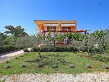 APARTMANSKA KUĆA U BLIZINI MORA I PLAŽE - SUKOŠAN