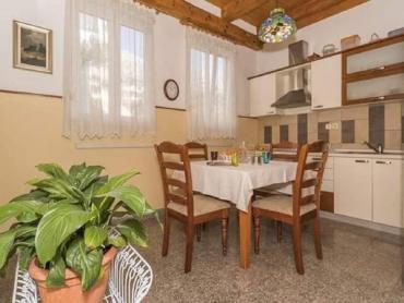 IDEALNA PRILIKA SA PREDIVNIM POGLEDOM NA MORE