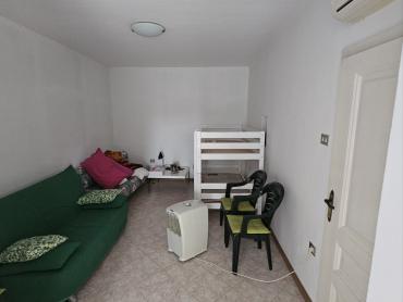 KUĆA U NIZU S PROSTRANOM OKUĆNICOM