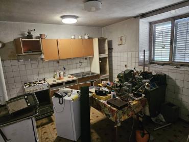 KUĆA U NIZU S PROSTRANOM OKUĆNICOM
