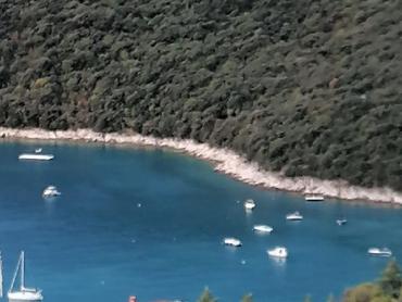 SAMO U PONUDI DOGMA NEKRETNINA! STAN U RAPCU S TERASOM, VRTOM I PARKINGOM