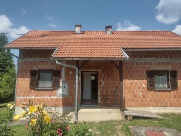 Kuća,izvor, 6.3Ha u komadu, potok, bunar, šuma