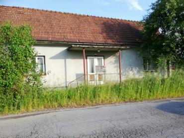 Imanje u Oštarijama sa kućom za adaptaciju