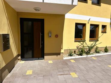 STAN NOVOGRADNJA- prizemlje od 55 m2 u užem centru Vžd.  Toplica