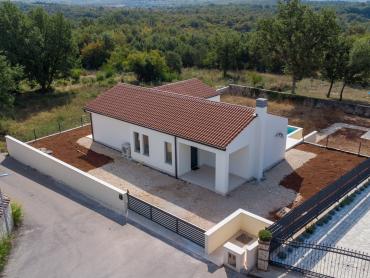SNIŽENO! NOVA KUĆA S BAZENOM, MIRNA LOKACIJA