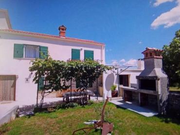 Casa per 4 persone, affitto a lungo termine in una posizione tranquilla!