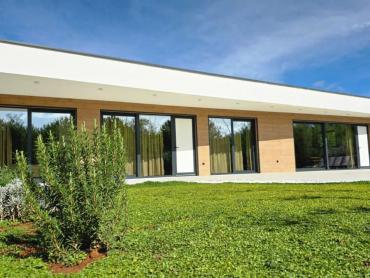 RIJETKOST NA TRŽIŠTU Labin villa s 2 stana i bazenom