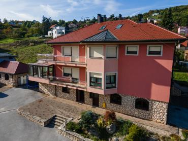EKSKLUZIVNA VILA U PODNOŽJU MEDVEDNICE - LUKSUZ I KOMFOR NA 550m2