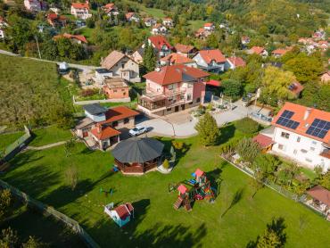 EKSKLUZIVNA VILA U PODNOŽJU MEDVEDNICE - LUKSUZ I KOMFOR NA 550m2