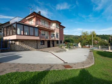 EKSKLUZIVNA VILA U PODNOŽJU MEDVEDNICE - LUKSUZ I KOMFOR NA 550m2