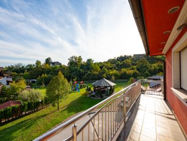 EKSKLUZIVNA VILA U PODNOŽJU MEDVEDNICE - LUKSUZ I KOMFOR NA 550m2