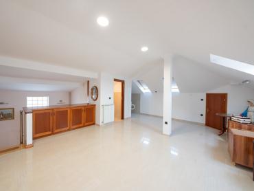 EKSKLUZIVNA VILA U PODNOŽJU MEDVEDNICE - LUKSUZ I KOMFOR NA 550m2