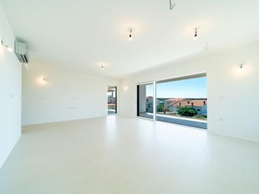 Luksuzni penthouse s privatnom prostranom krovnom terasom i prekrasnim pogledom na more, Barbat.