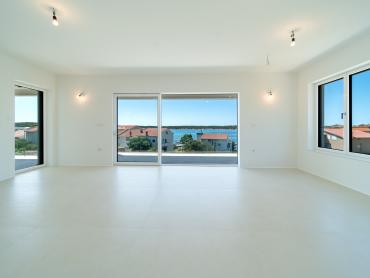 Luksuzni penthouse s privatnom prostranom krovnom terasom i prekrasnim pogledom na more, Barbat.