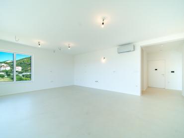 Luksuzni penthouse s privatnom prostranom krovnom terasom i prekrasnim pogledom na more, Barbat.