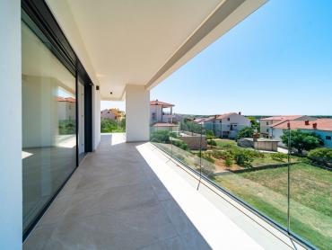Luksuzni penthouse s privatnom prostranom krovnom terasom i prekrasnim pogledom na more, Barbat.