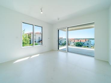Luksuzni penthouse s privatnom prostranom krovnom terasom i prekrasnim pogledom na more, Barbat.