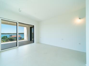 Luksuzni penthouse s privatnom prostranom krovnom terasom i prekrasnim pogledom na more, Barbat.