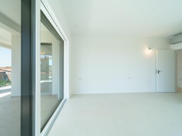 Luksuzni penthouse s privatnom prostranom krovnom terasom i prekrasnim pogledom na more, Barbat.