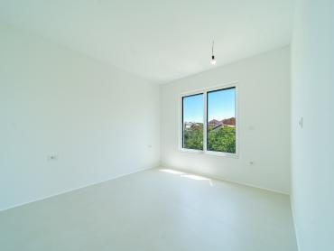 Luksuzni penthouse s privatnom prostranom krovnom terasom i prekrasnim pogledom na more, Barbat.