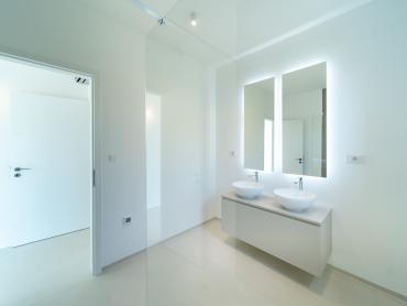 Luksuzni penthouse s privatnom prostranom krovnom terasom i prekrasnim pogledom na more, Barbat.