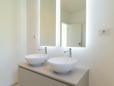 Luksuzni penthouse s privatnom prostranom krovnom terasom i prekrasnim pogledom na more, Barbat.