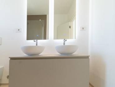 Luksuzni penthouse s privatnom prostranom krovnom terasom i prekrasnim pogledom na more, Barbat.