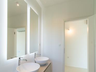 Luksuzni penthouse s privatnom prostranom krovnom terasom i prekrasnim pogledom na more, Barbat.