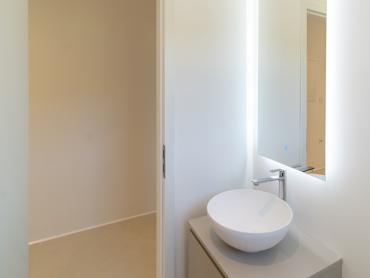 Luksuzni penthouse s privatnom prostranom krovnom terasom i prekrasnim pogledom na more, Barbat.