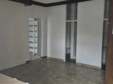 Rijeka Turnić, prizemni poslovni prostor sa 4 ulaza