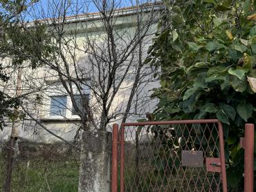 Kuća za adaptaciju na odličnoj lokaciji