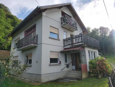 Kuća 218m² sa pomoćnim objektima u mirnom mjestu nadomak Zlatara