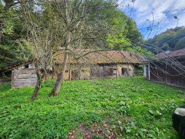 Kuća 218m² sa pomoćnim objektima u mirnom mjestu nadomak Zlatara