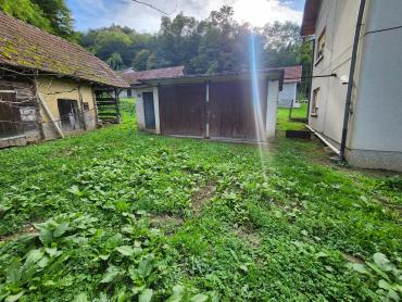 Kuća 218m² sa pomoćnim objektima u mirnom mjestu nadomak Zlatara
