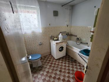 Kuća 218m² sa pomoćnim objektima u mirnom mjestu nadomak Zlatara