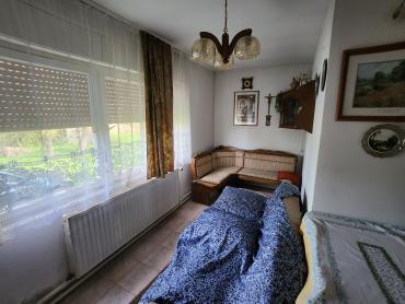 Kuća 218m² sa pomoćnim objektima u mirnom mjestu nadomak Zlatara